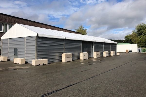 Lagerzelt 10x30x3,85m mit Schneelast und Ballastierung (verankerungsfrei)