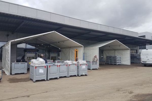 Überdachung für einen Paketdienstleister 